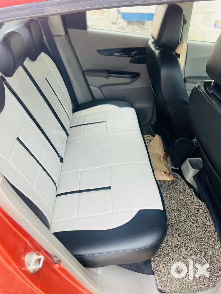 Mahindra, Kuv 100 2016