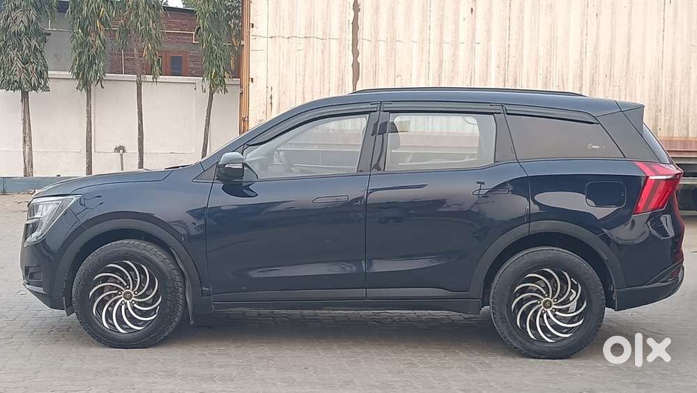 Mahindra Xuv700 2.0 Ax 3 Petrol Mt 5 Str, 2022, Petrol