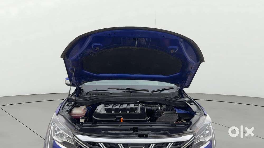 Mahindra Xuv700 Ax 5 Petrol Mt 7 Str (e), 2023, Petrol