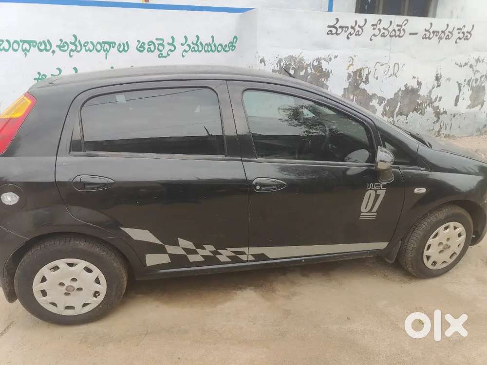 Fiat Grande Punto 2011 Petrol 80000 Km Driven