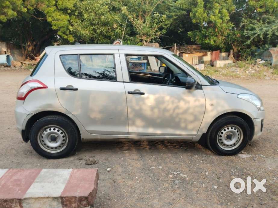 Maruti Suzuki Swift Lxi Optional-o, 2017, Petrol