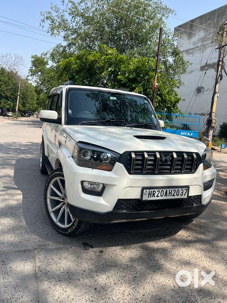 Mahindra Scorpio 4x4 Automatic Transmisson Diesel 2016 Model