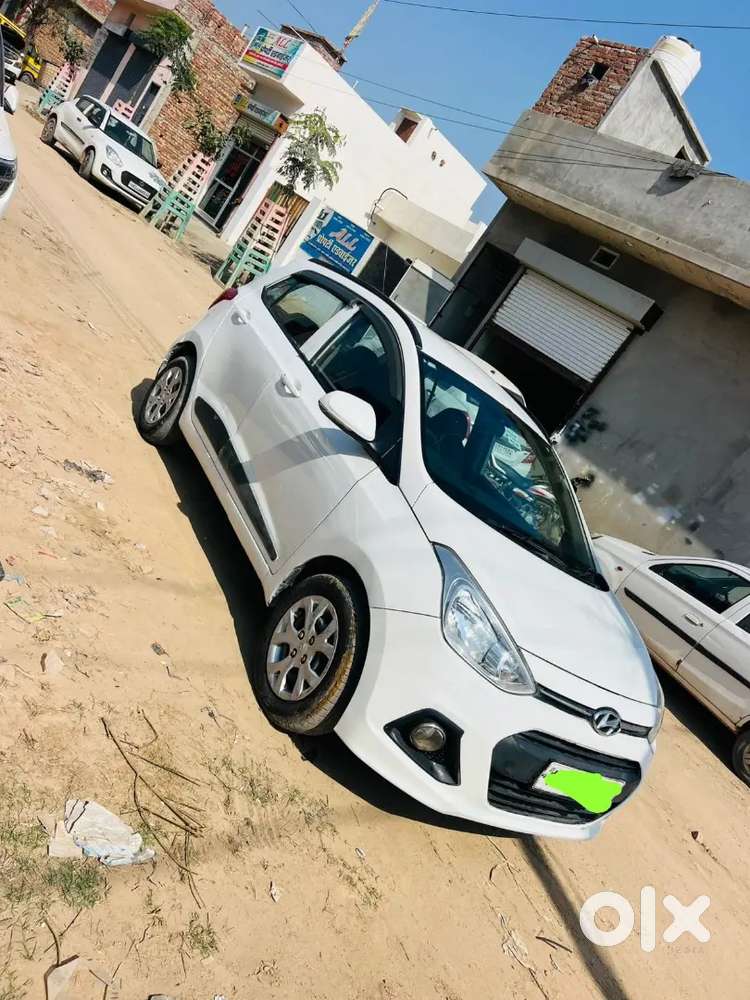 Hyundai Grand I10 Sportz      Modal 2015/16 Diesel 83000 Km Driven