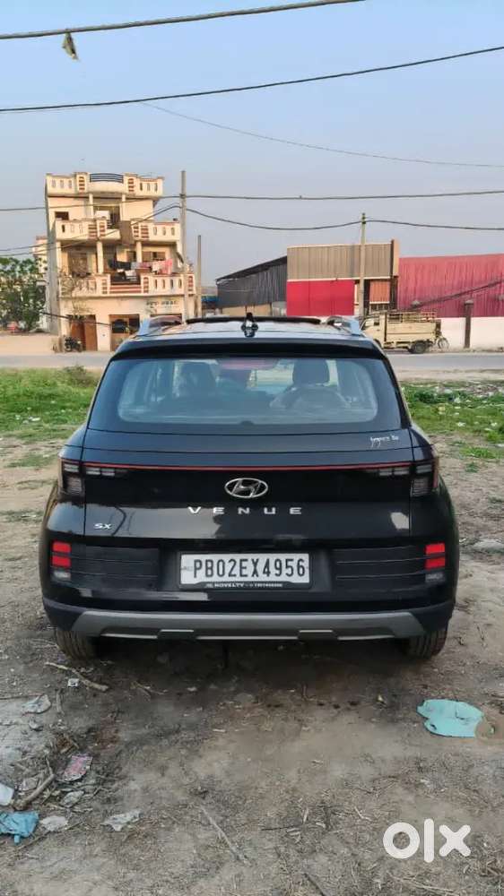 Hyundai Venue 2024 Petrol 22000 Km Driven