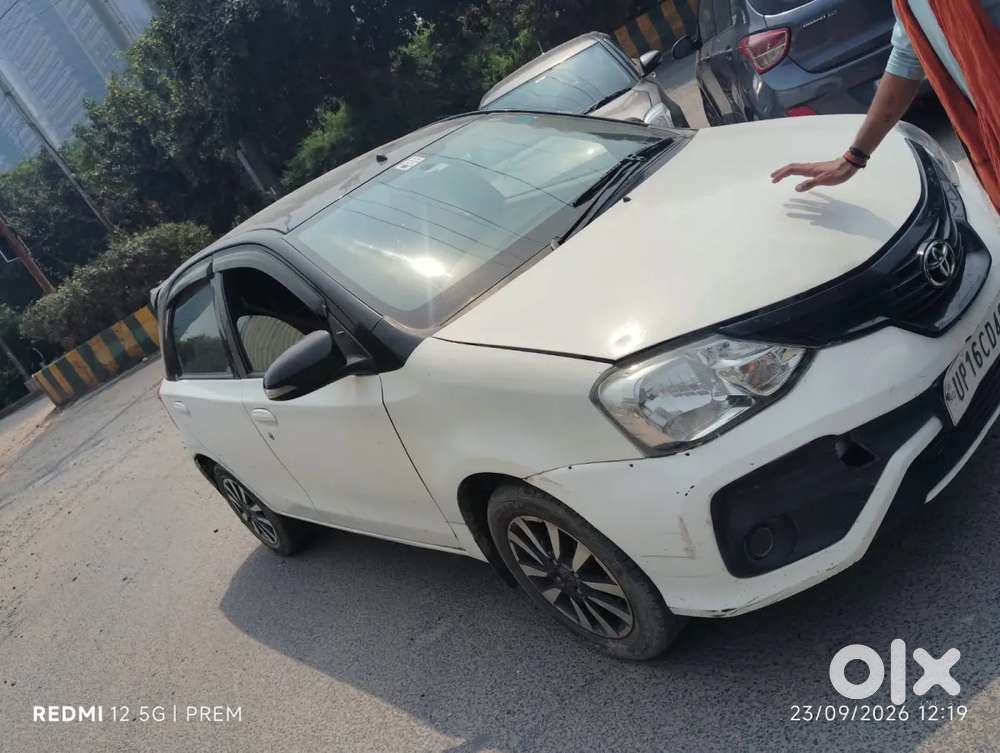 Toyota Etios Liva V Dual Tone, 2019, Petrol