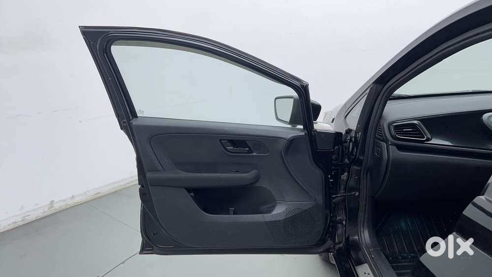 Tata Altroz Xz Plus (s) Dark Edition, 2023, Petrol
