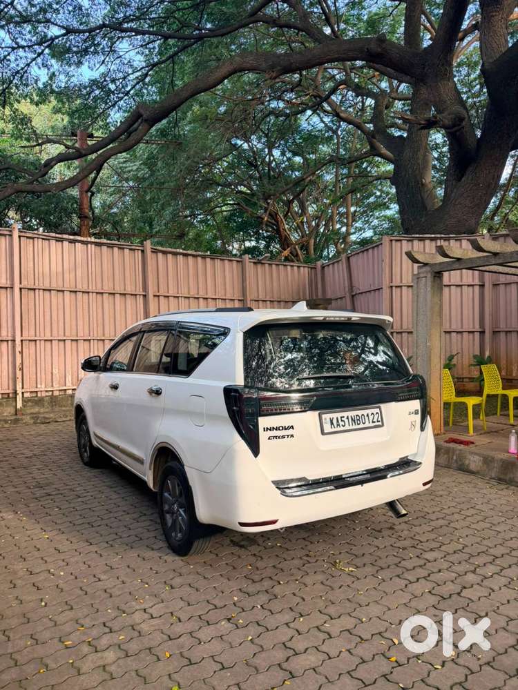 For Sale: Toyota Innova Crysta 2.4 G Diesel (7-seater Captain Seats)