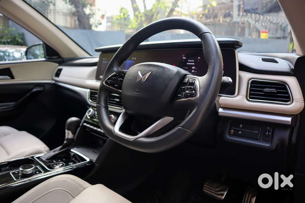 Mahindra Xuv700 2.0 Ax 7 Petrol At Luxury Pack Str, 2024, Petrol