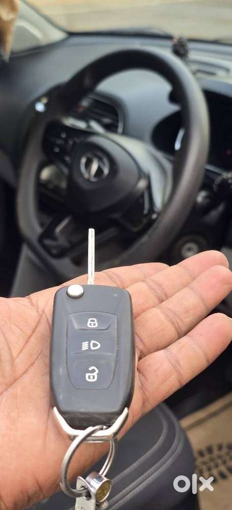 Tata Tiago 1.05 Revotorq Xt Option, 2023, Petrol