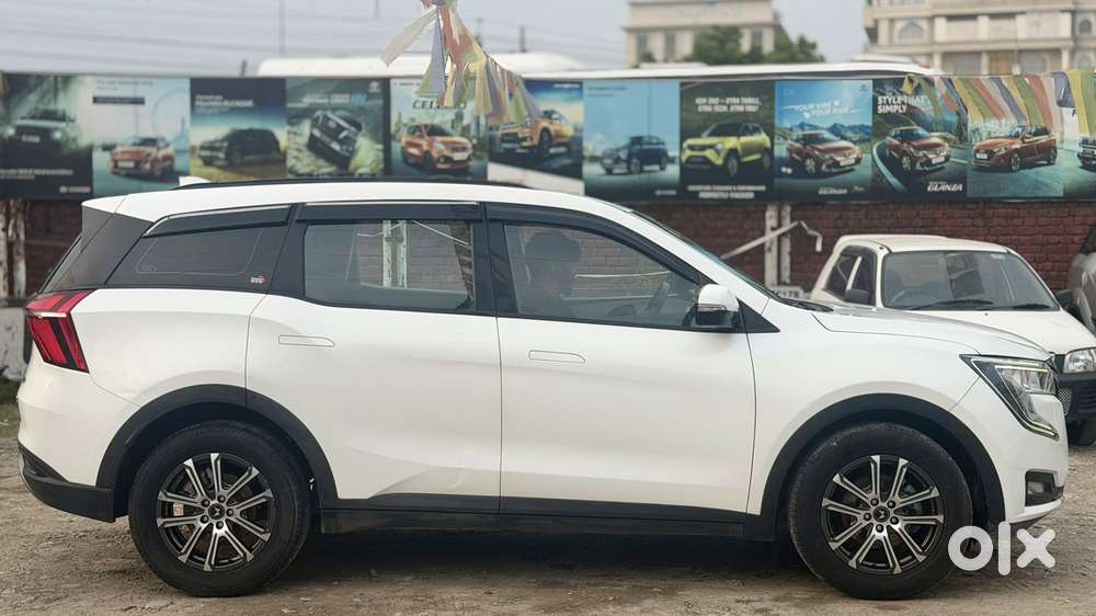 Mahindra Xuv700 2.0 Ax 3 Petrol Mt 5 Str, 2022, Petrol