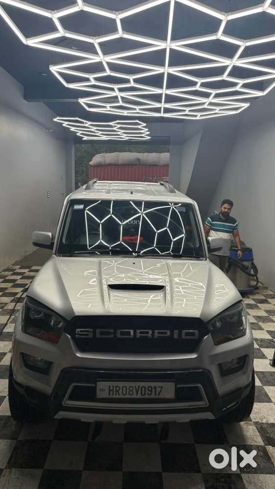 Mahindra Scorpio Classic S10 2016