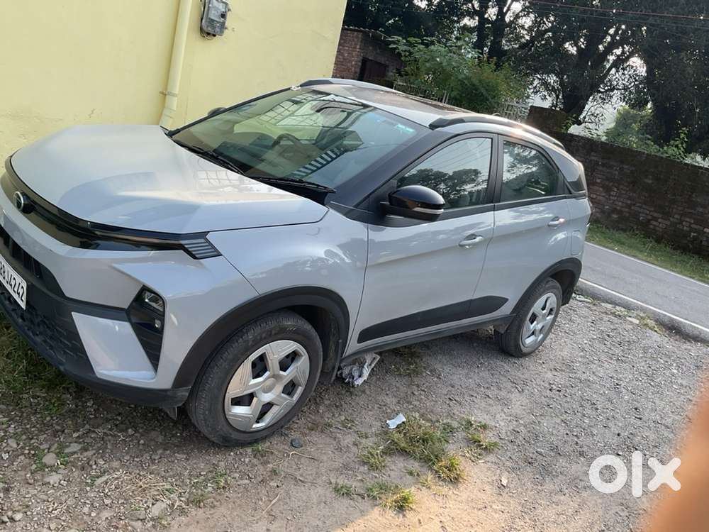 Tata Nexon Pure S Amt 2025 (automatic With Sunroof)