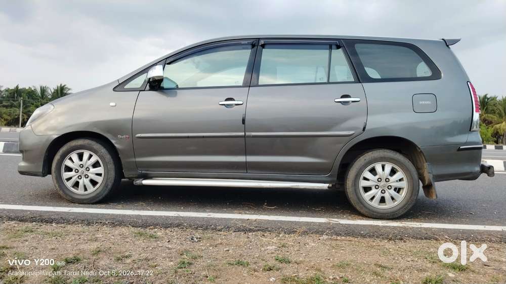 Toyota Innova 2.5 V Diesel 8-seater, 2011, Diesel