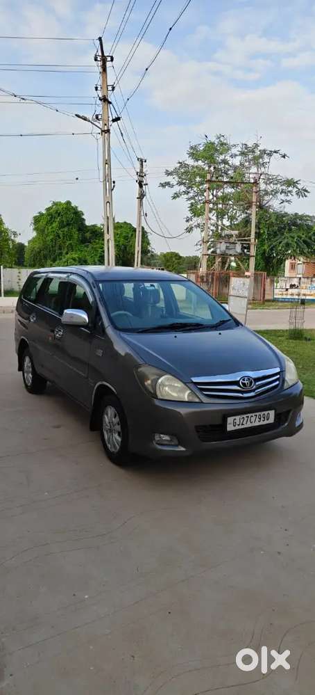 Toyota Innova 2012