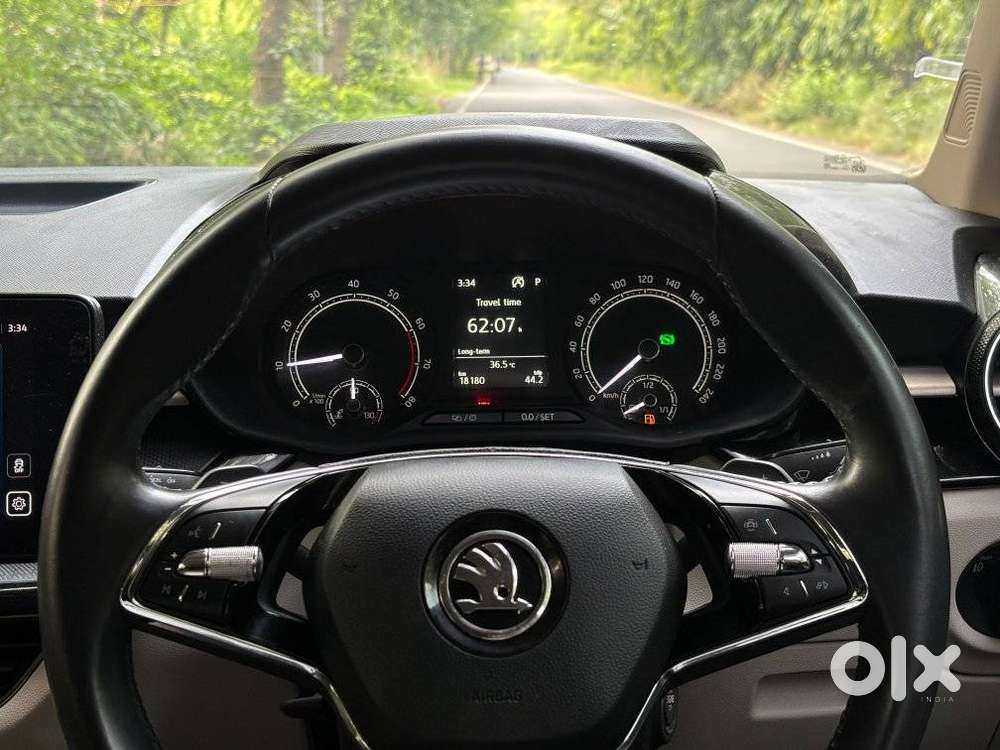 Skoda Slavia Style 1.0l Tsi At, 2025, Petrol