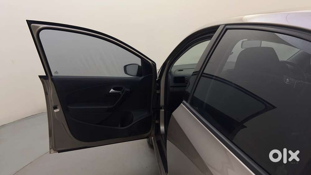 Volkswagen Vento 1.6 Highline, 2016, Petrol