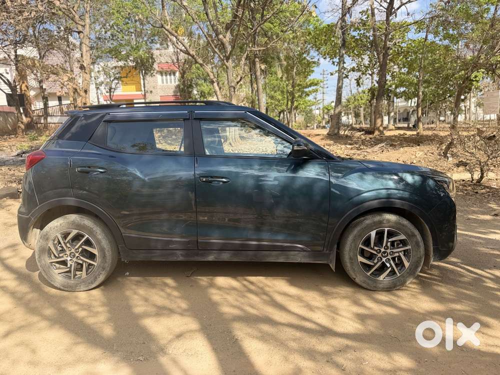 Mahindra Xuv300 1.2 W8 (o) Amt Petrol, 2023, Petrol