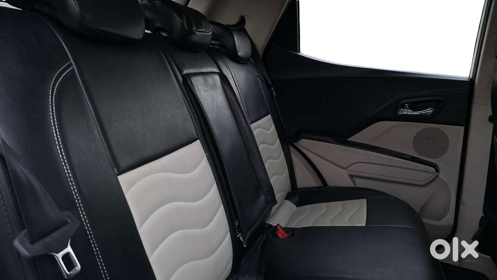 Mahindra Xuv300 W8, 2021, Petrol