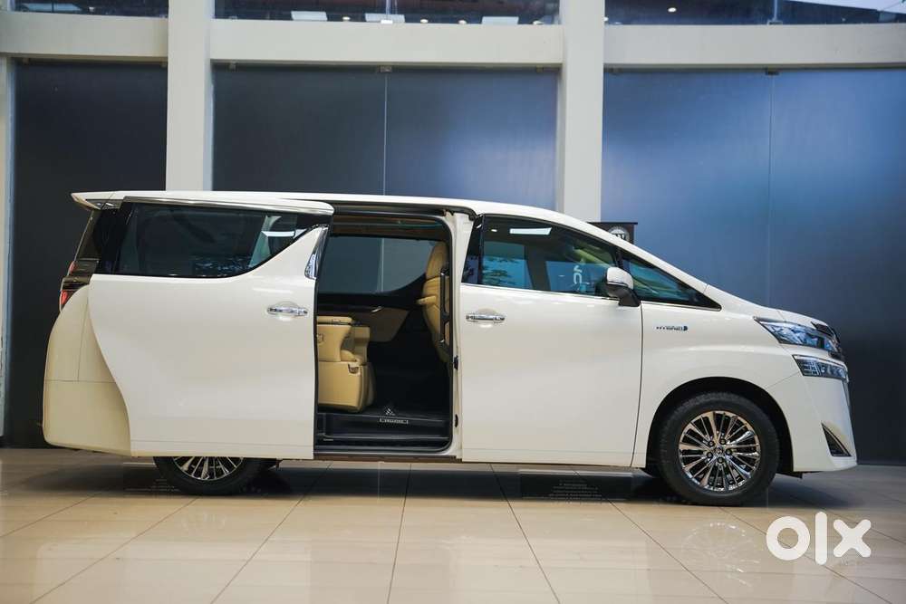 Toyota Vellfire Vip – Executive Lounge, 2022, Petrol