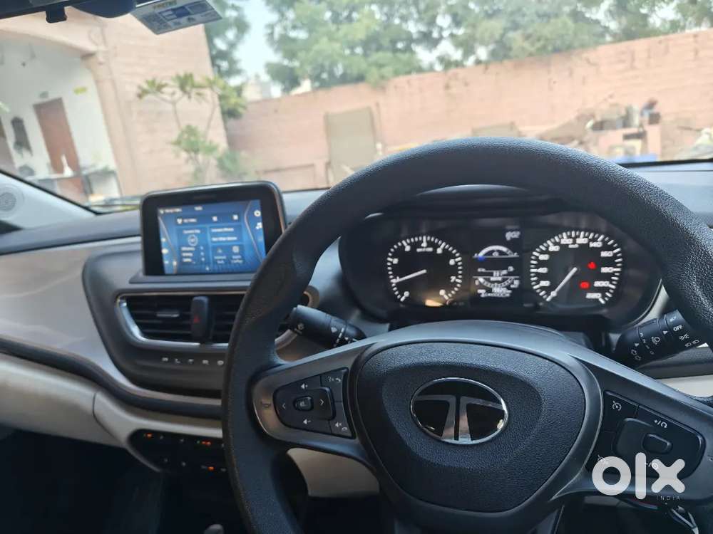 Tata Altroz Xm Plus 2025