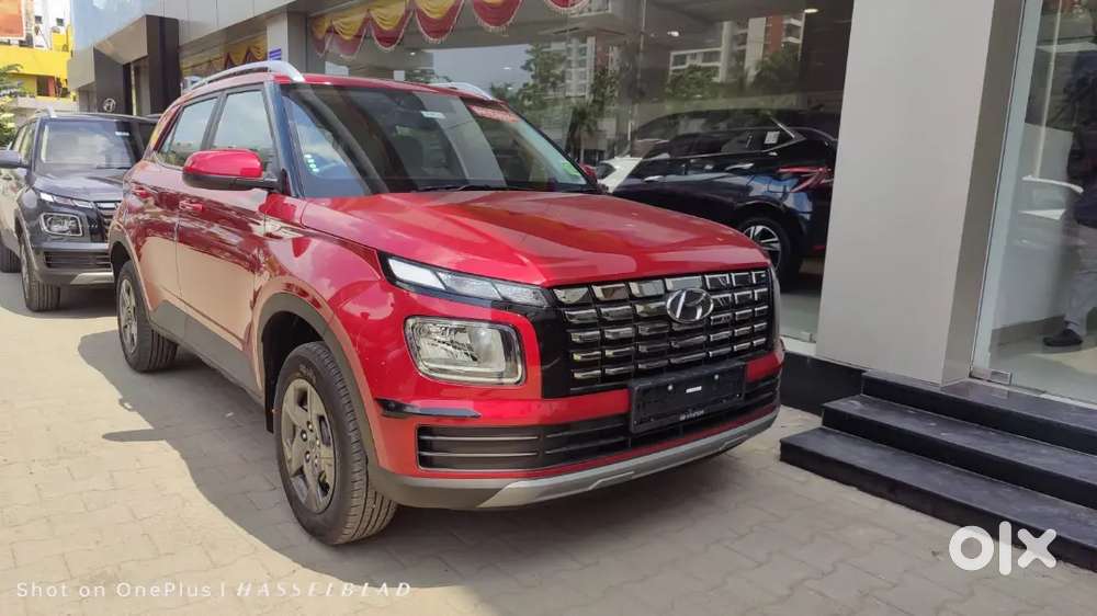 Hyundai Venue 2023 Petrol 19000 Km Driven