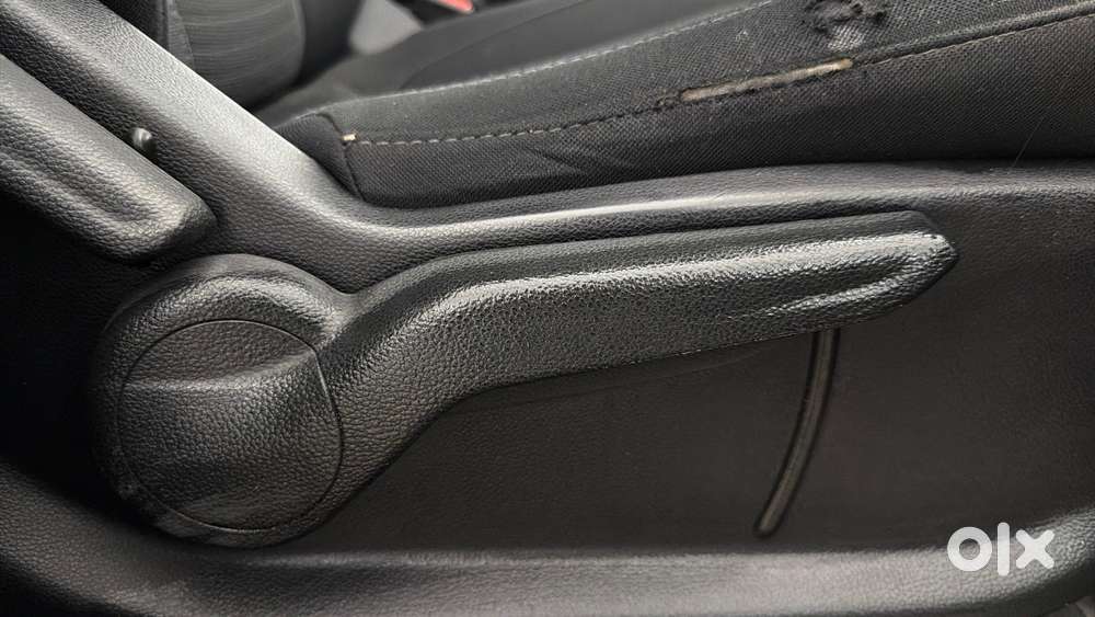 Mahindra Xuv700 2.2 Ax 3 Diesel At 5 Str, 2022, Petrol