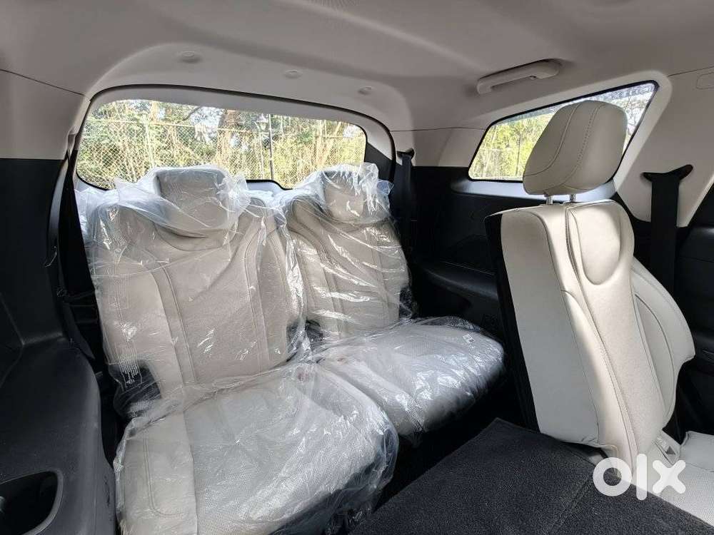 Mahindra Xuv700 2.0 Ax 7 Petrol Mt Str, 2023, Petrol