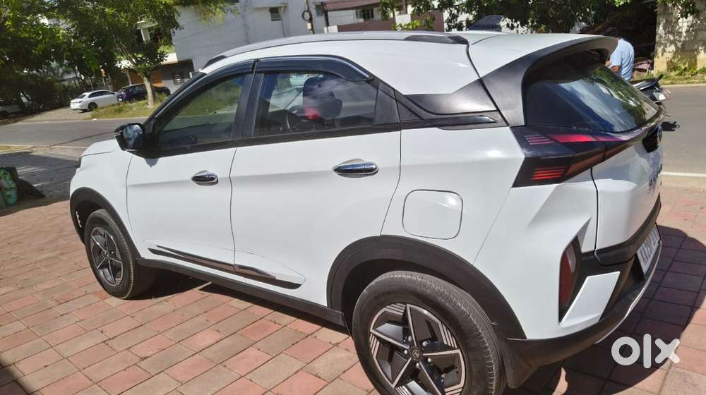 Tata Nexon Creative Plus S 1.2 Revotron Petrol 6 Mt, 2024, Cng & Hyb..