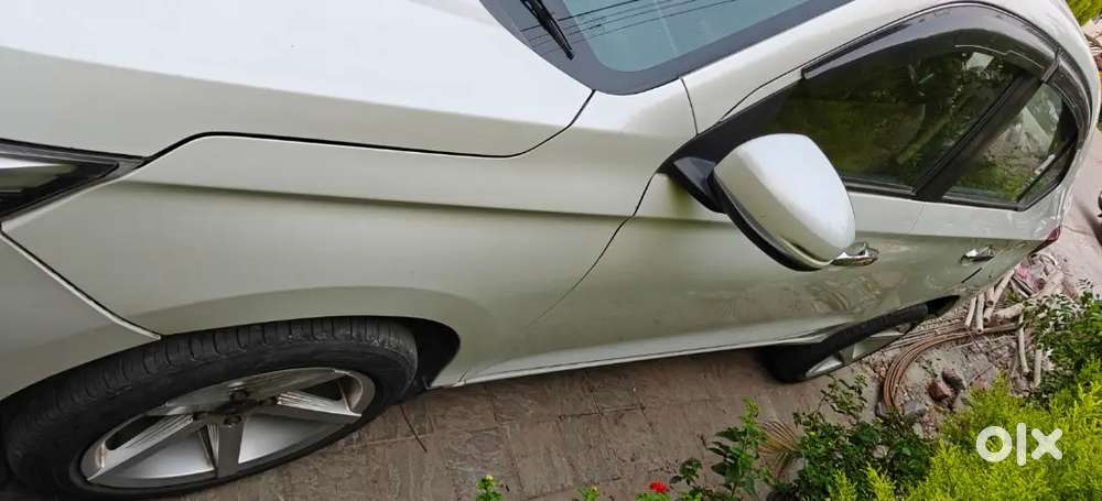 Honda Amaze 2023 Petrol Well Maintained