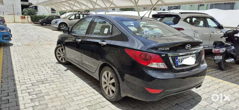 Well Maintained Hyundai Automatic Cng  Low Driven  Showroom Serviced