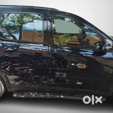 Mahindra Xuv700 2.0 Ax 5 Petrol Mt Str, 2023, Petrol