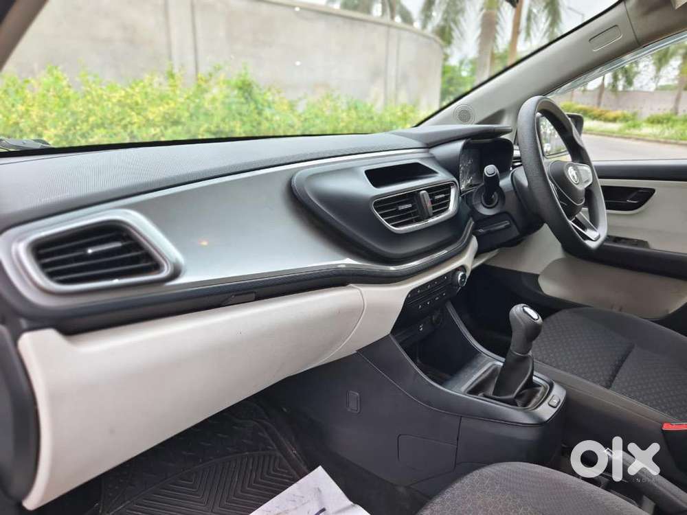 Tata Altroz 2024 Petrol 7347 Km Driven