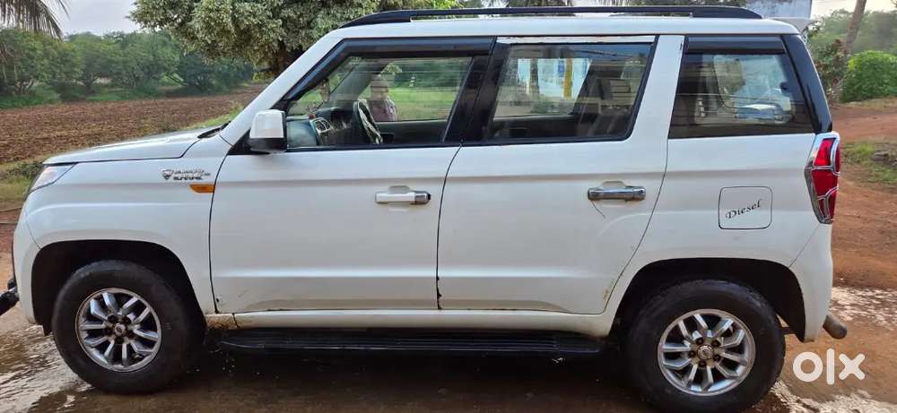 Mahindra Tuv 300 1.5 T8 2017
