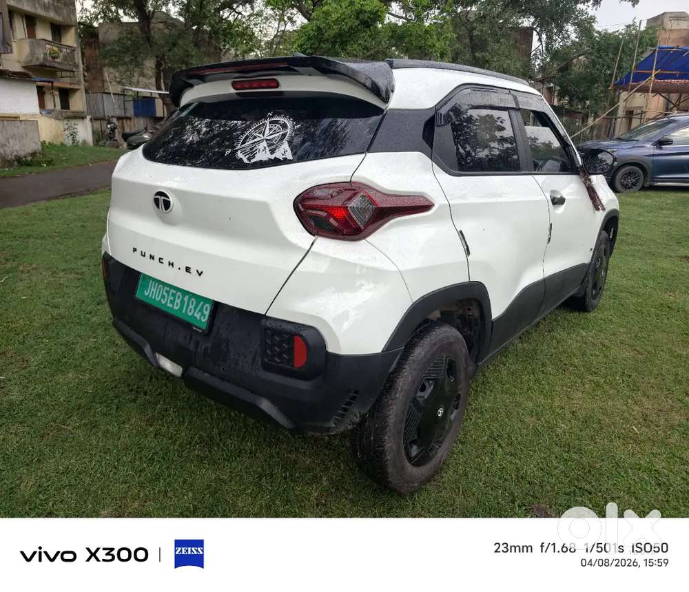 Tata Punch Ev 2025 With 300km Range (8 Air Bag Safety)