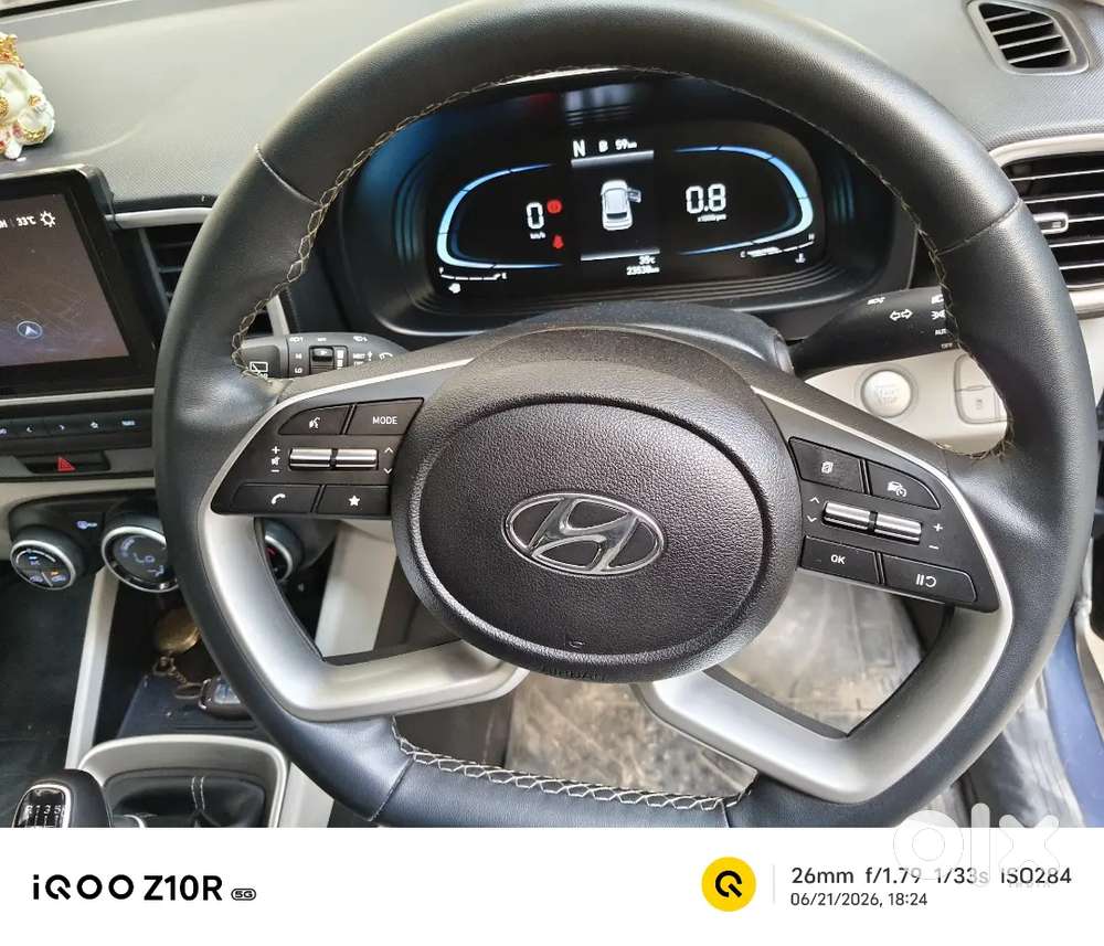 Hyundai Venue 2022 Petrol 23000 Km Driven, Imt, Sunroof