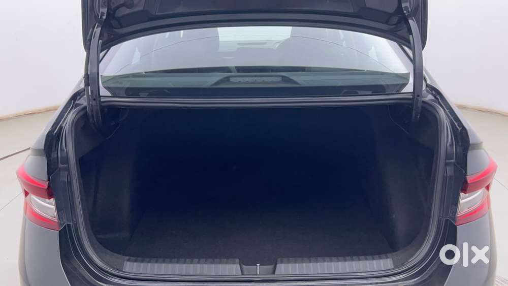 Skoda Slavia Style 1.0l Tsi Mt, 2023, Petrol