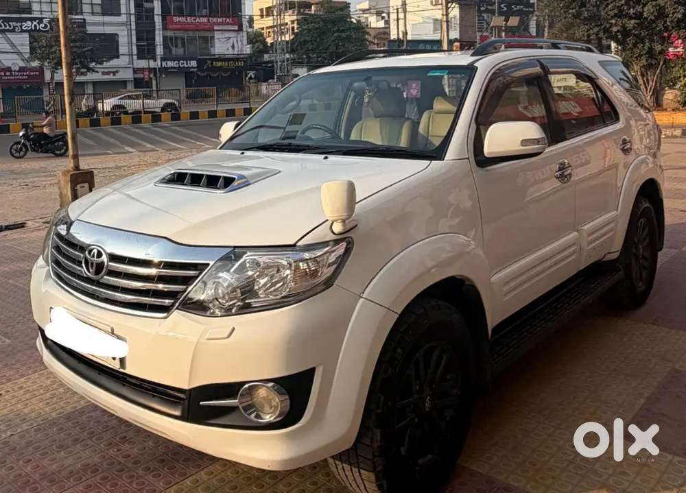 Toyota Fortuner 2015 Diesel 300000 Km Driven