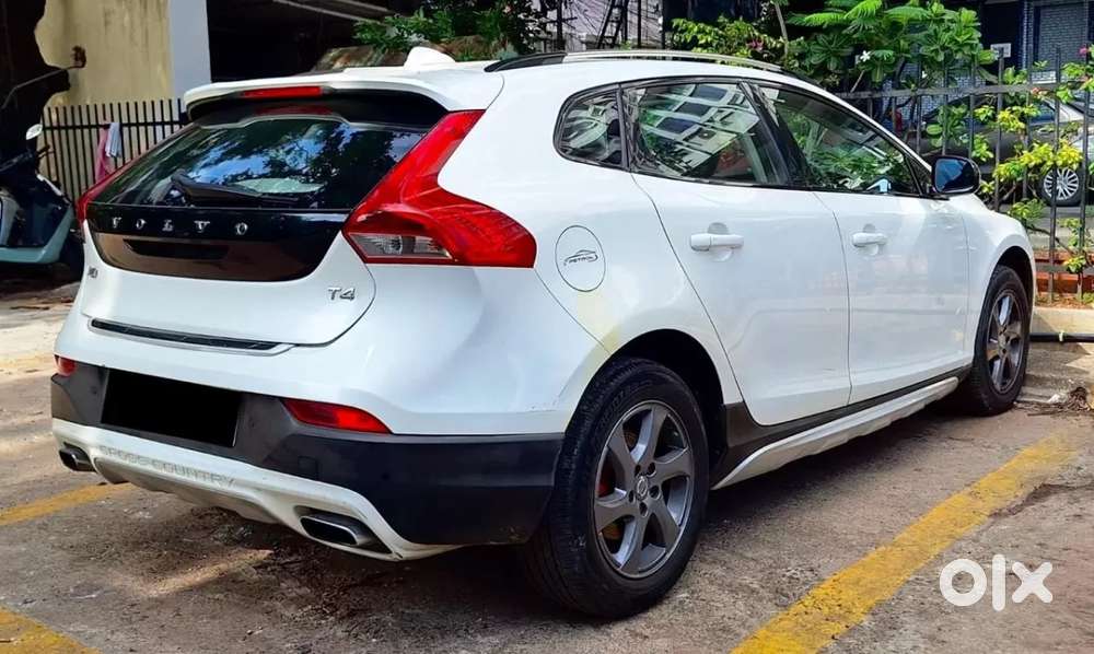 Volvo V40 Cross Country T4 Momentum, 2016, Petrol