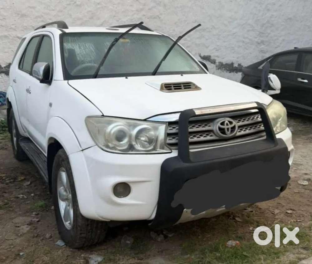 Toyota Fortuner 2011 4*4 Mt