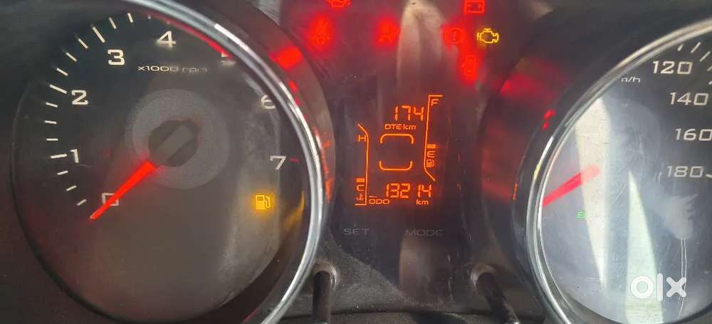 Mahindra Tuv 300 T8 2016