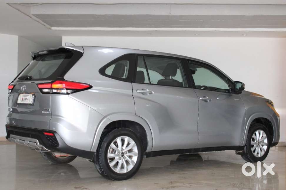 Toyota Innova Hycross 2.0 Vx Hybrid 7 Str, 2023, Petrol