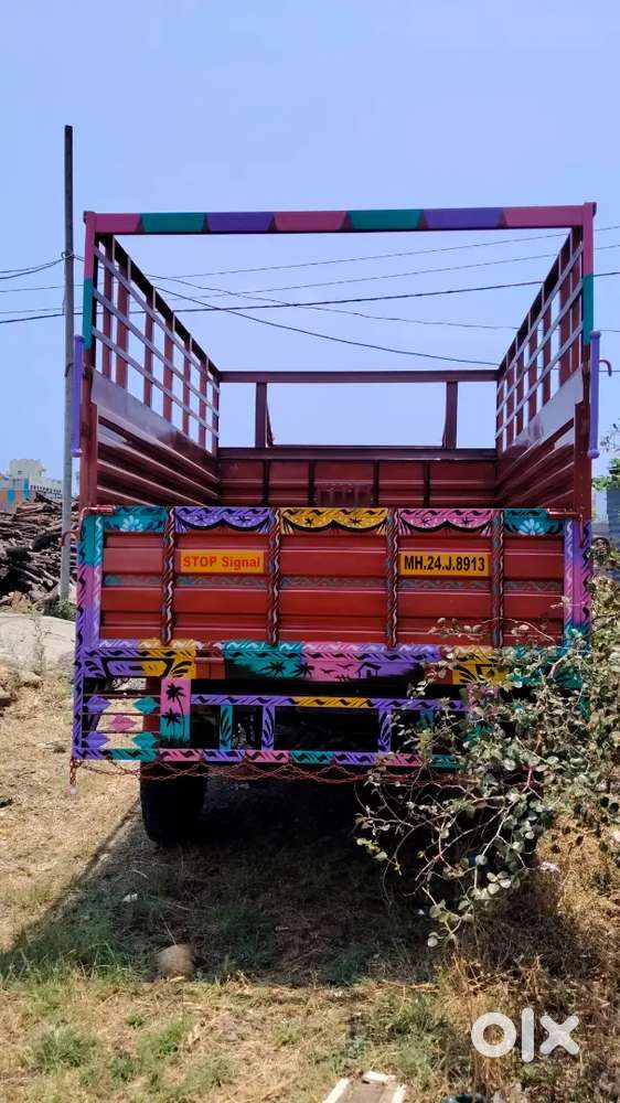 गाड़ी कंडीशन में सब अच्छी है टायर बटन है