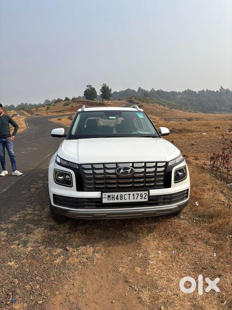 Hyundai Venue 2023 Petrol Well Maintained