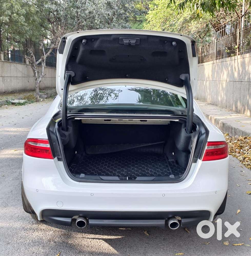 Jaguar Xe Portfolio, 2016, Petrol