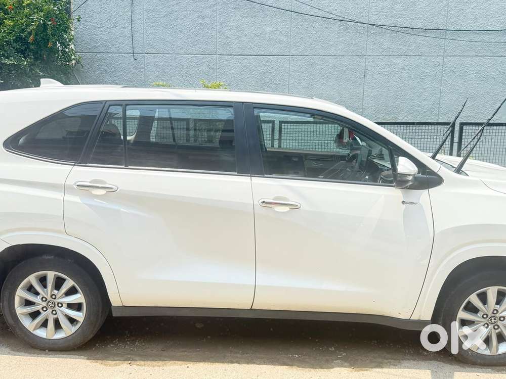 Toyota Innova Hycross 2025 Variant Petrol Automatic