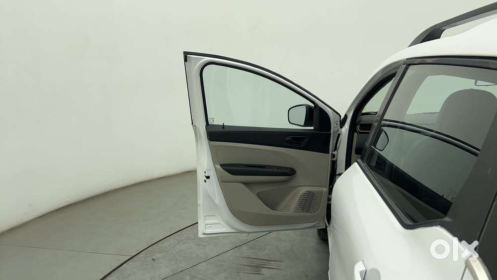 Renault Triber Rxt, 2022, Petrol