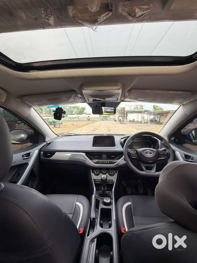 Tata Nexon, 2022, Petrol