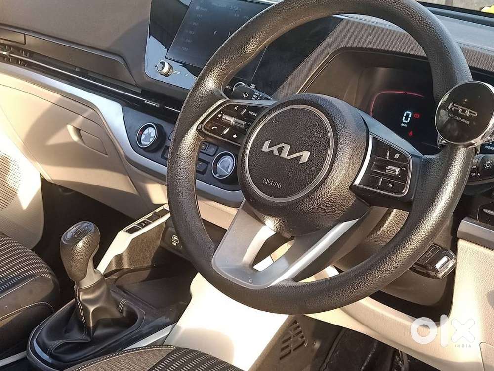 Kia Carens G 1.5 6mt Premium (o) 7-seater, 2023, Petrol