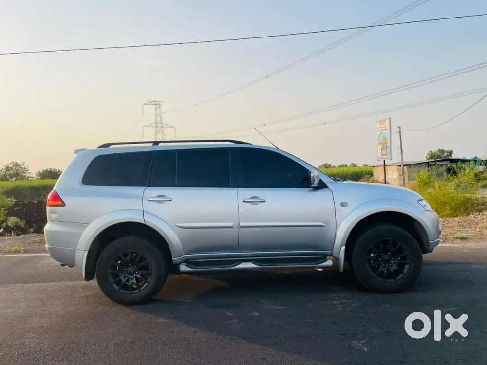 Mitsubishi Pajero Sport 2013 Diesel 180000 Km Driven