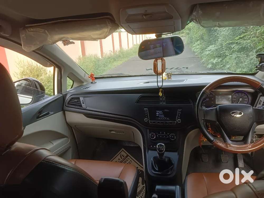 Mahindra Marazzo Diesel 2018 షోరూం Track
